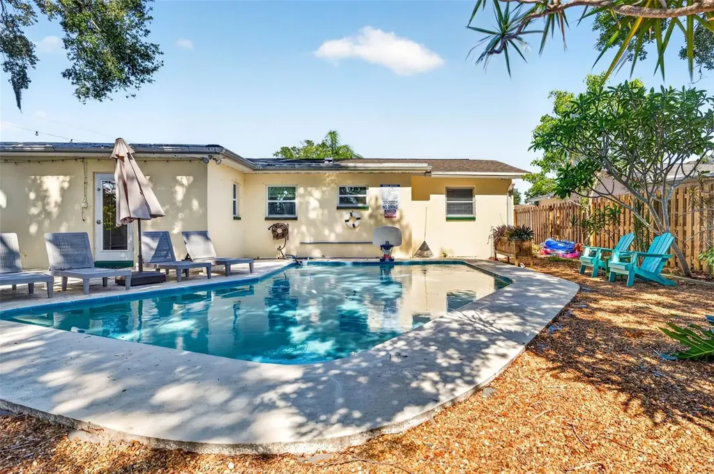 2220 Lauren Drive Largo FL 33774