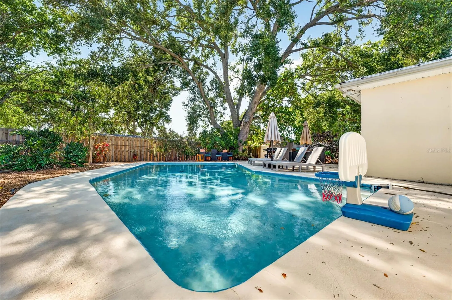 2220 Lauren Drive Largo FL 33774