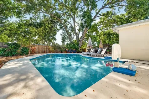 2220 Lauren Drive Largo FL 33774