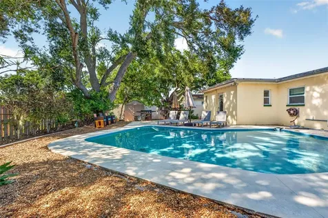 2220 Lauren Drive Largo FL 33774