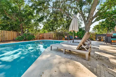 2220 Lauren Drive Largo FL 33774