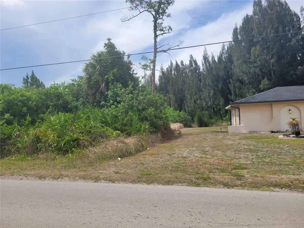 2601 E 10th Street Lehigh Acres FL 33936
