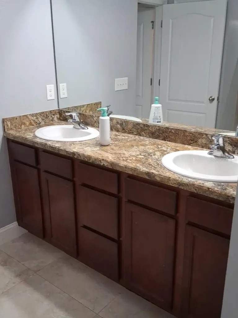 405 Blakely Court Ruskin FL 33570