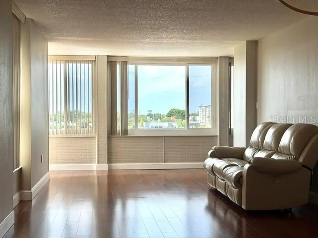 700 Mirror Terrace NW Winter Haven FL 33880