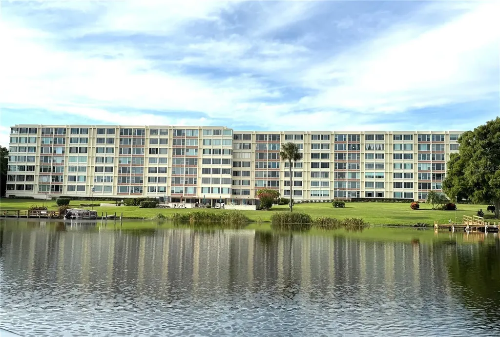 700 Mirror Terrace NW Winter Haven FL 33880