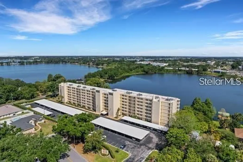 700 Mirror Terrace NW Winter Haven FL 33880