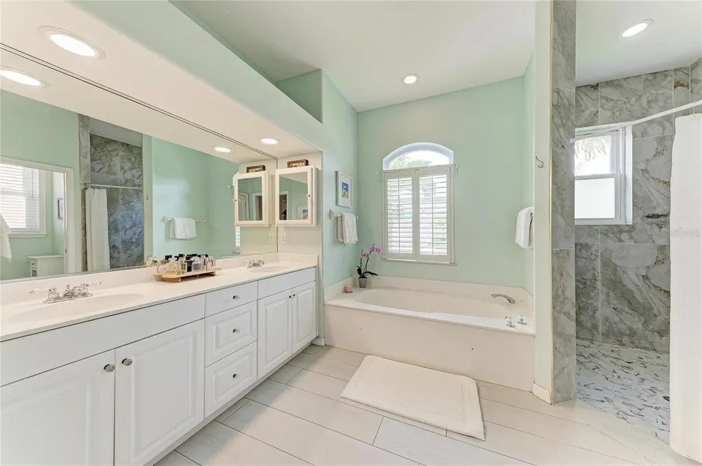 4471 Mcintosh Lake Avenue Sarasota FL 34233