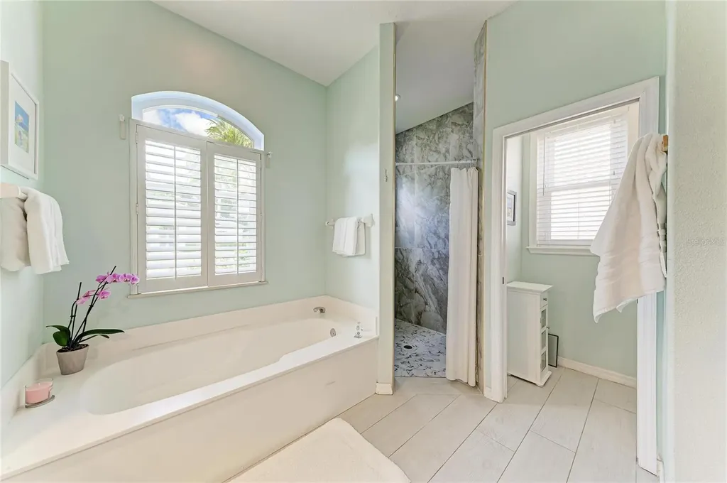 4471 Mcintosh Lake Avenue Sarasota FL 34233