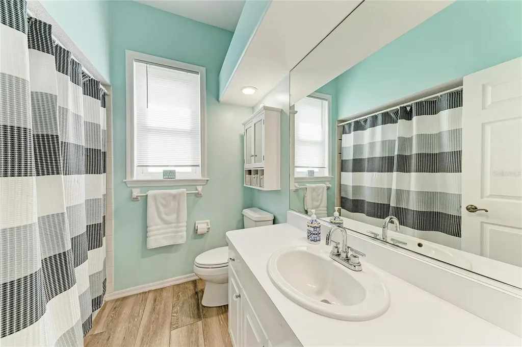 4471 Mcintosh Lake Avenue Sarasota FL 34233