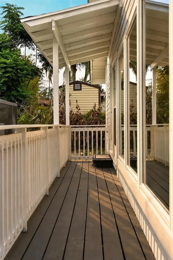 1099 Grove Avenue Mount Dora FL 32757