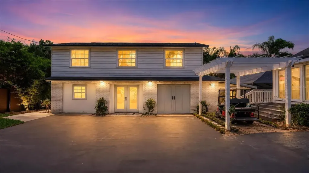 1099 Grove Avenue Mount Dora FL 32757