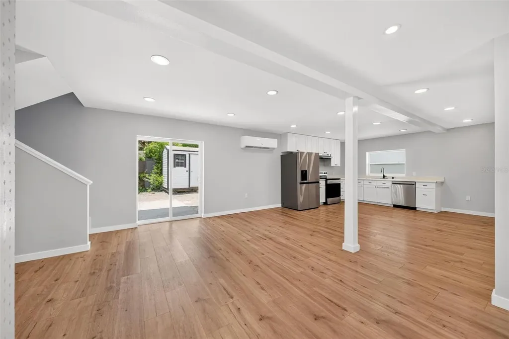1099 Grove Avenue Mount Dora FL 32757