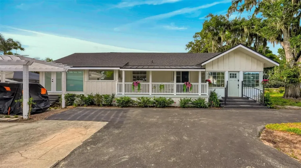1099 Grove Avenue Mount Dora FL 32757