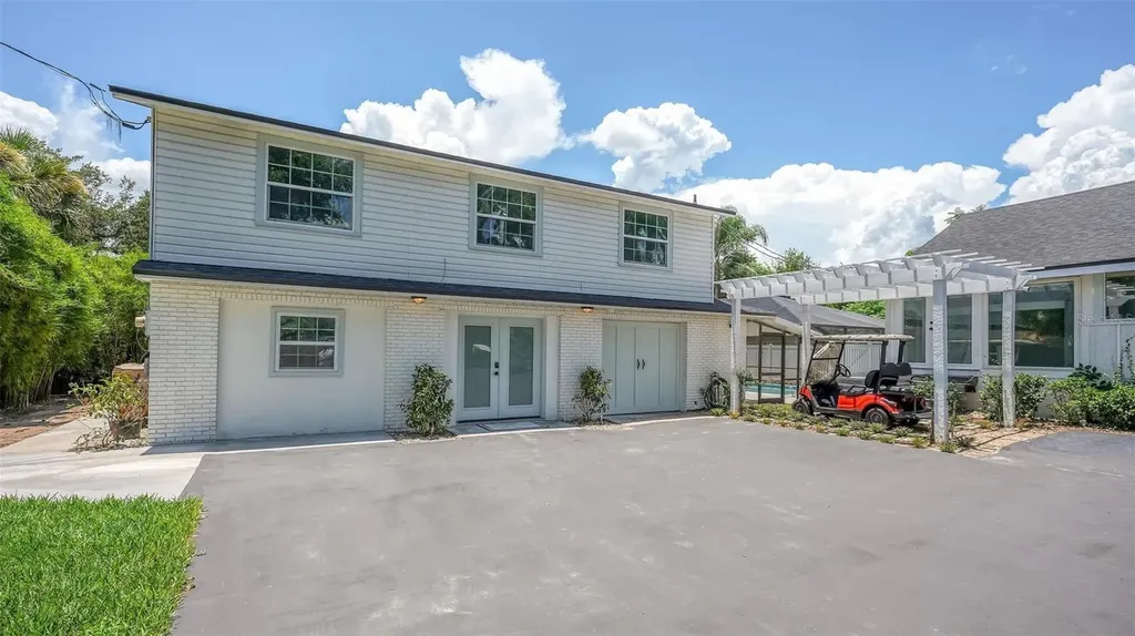 1099 Grove Avenue Mount Dora FL 32757