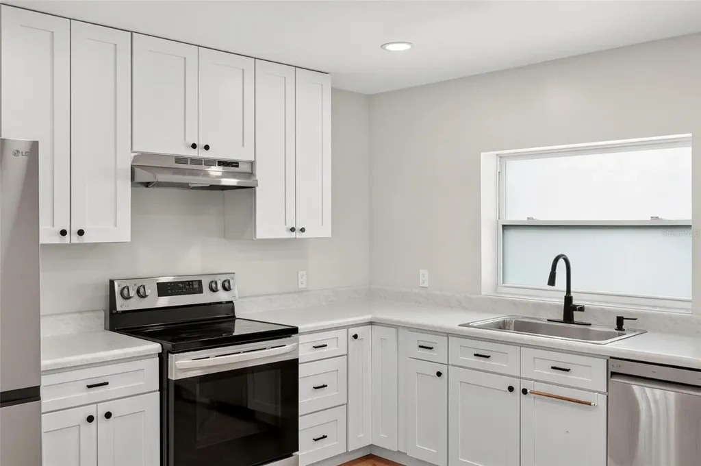 1099 Grove Avenue Mount Dora FL 32757