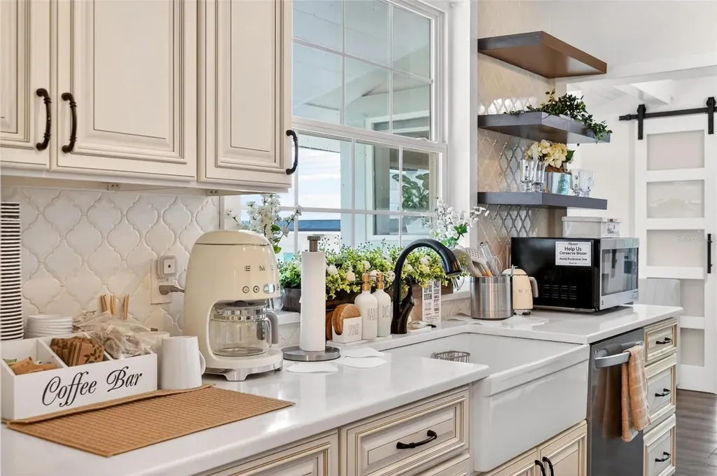 1099 Grove Avenue Mount Dora FL 32757