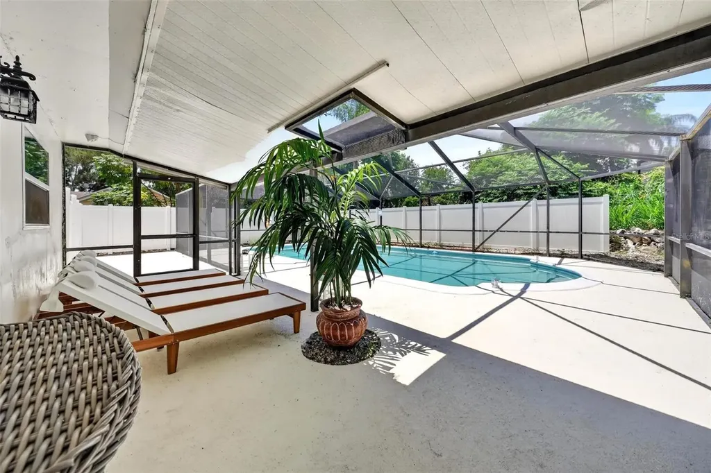 1099 Grove Avenue Mount Dora FL 32757
