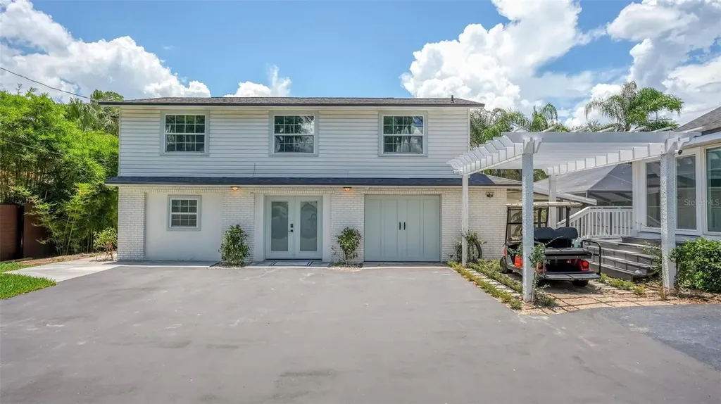 1099 Grove Avenue Mount Dora FL 32757