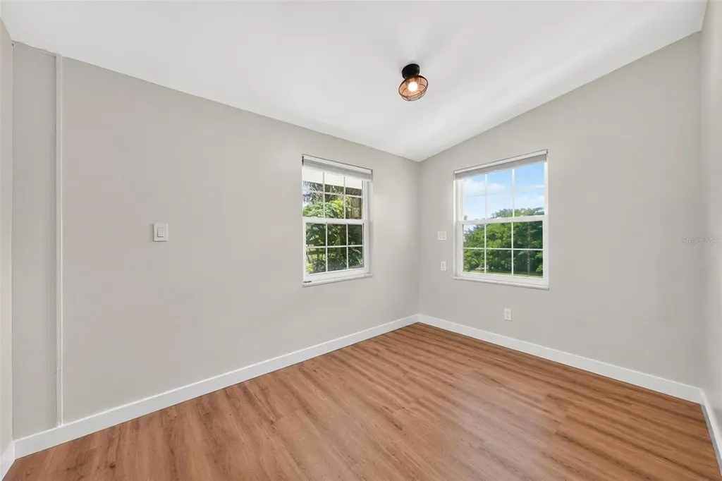 1099 Grove Avenue Mount Dora FL 32757
