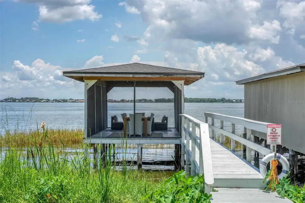 1099 Grove Avenue Mount Dora FL 32757