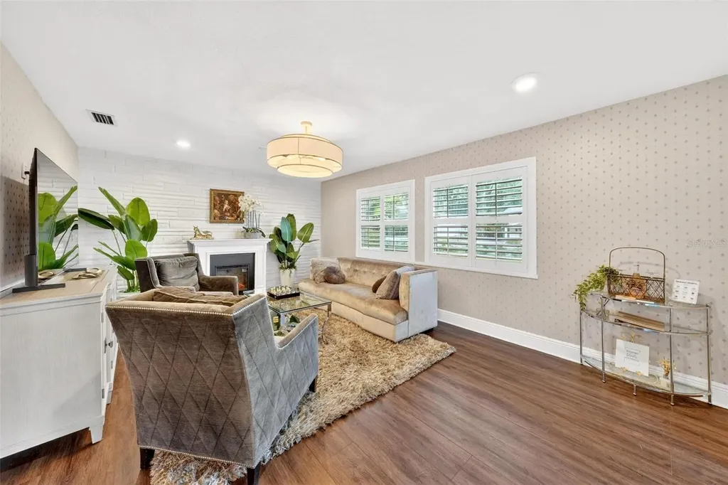1099 Grove Avenue Mount Dora FL 32757