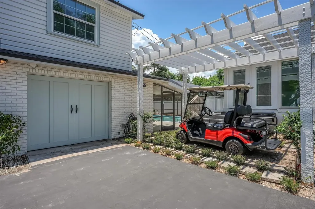 1099 Grove Avenue Mount Dora FL 32757