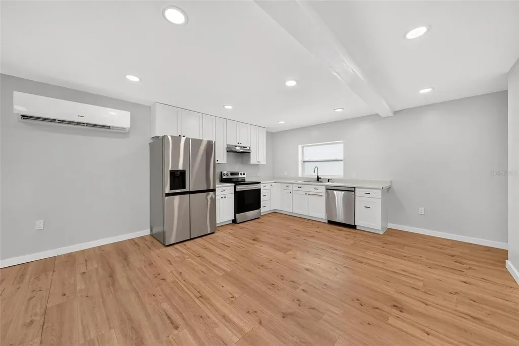 1099 Grove Avenue Mount Dora FL 32757