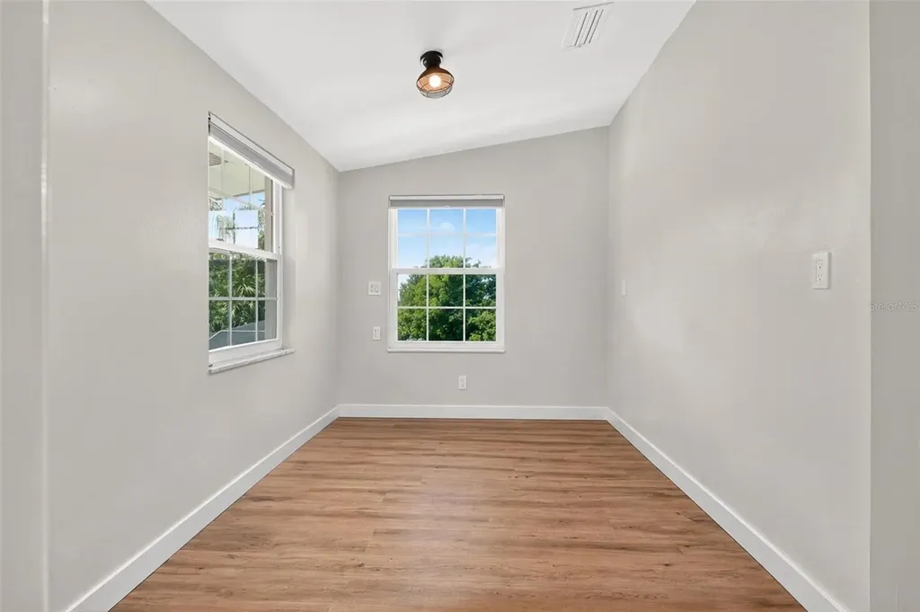 1099 Grove Avenue Mount Dora FL 32757