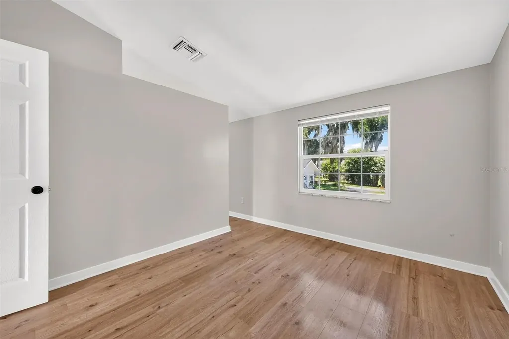 1099 Grove Avenue Mount Dora FL 32757
