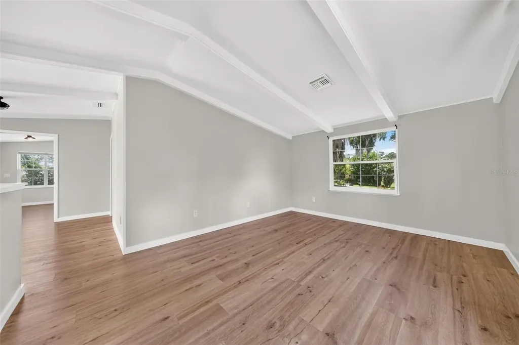 1099 Grove Avenue Mount Dora FL 32757