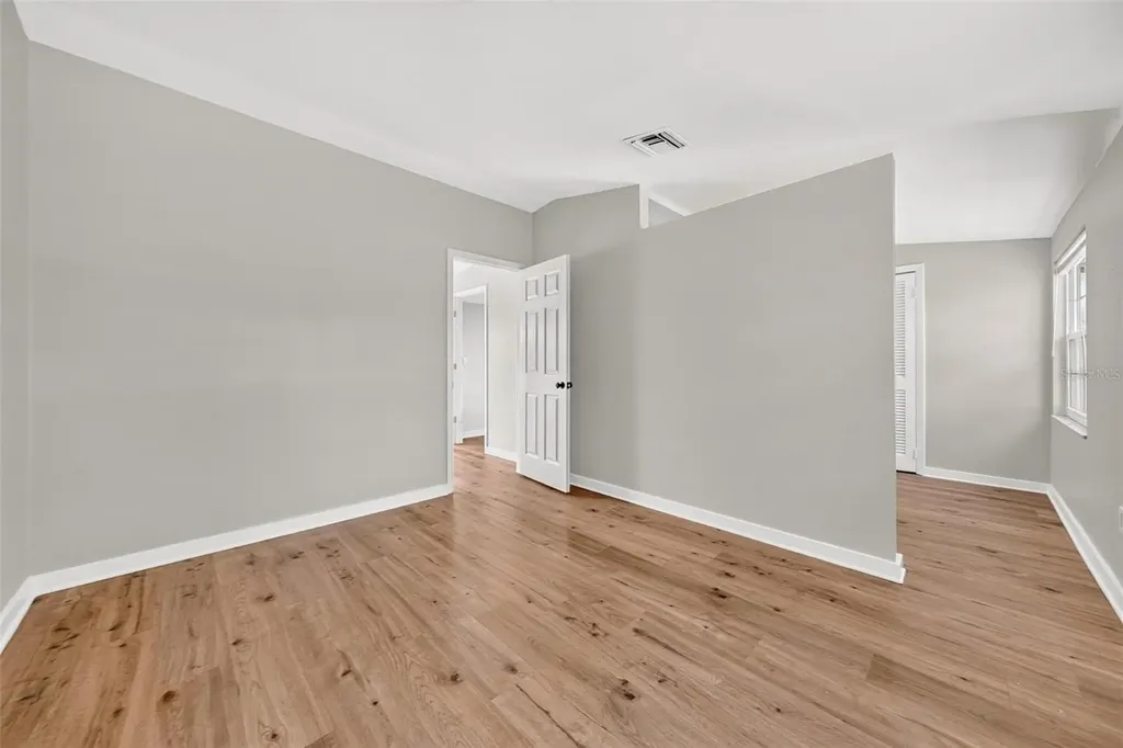 1099 Grove Avenue Mount Dora FL 32757