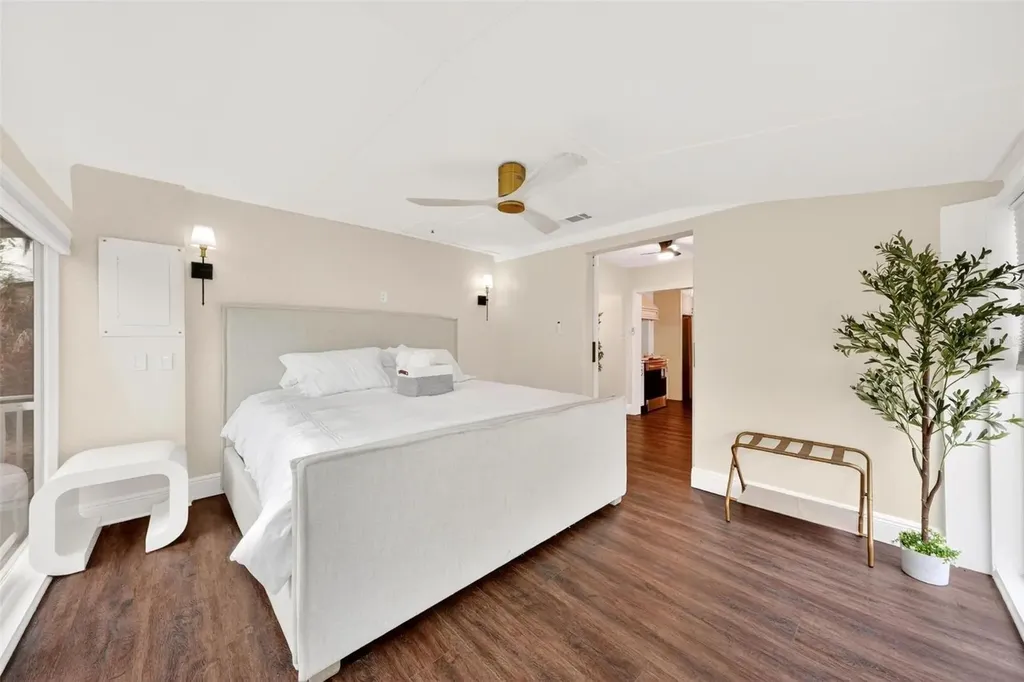 1099 Grove Avenue Mount Dora FL 32757