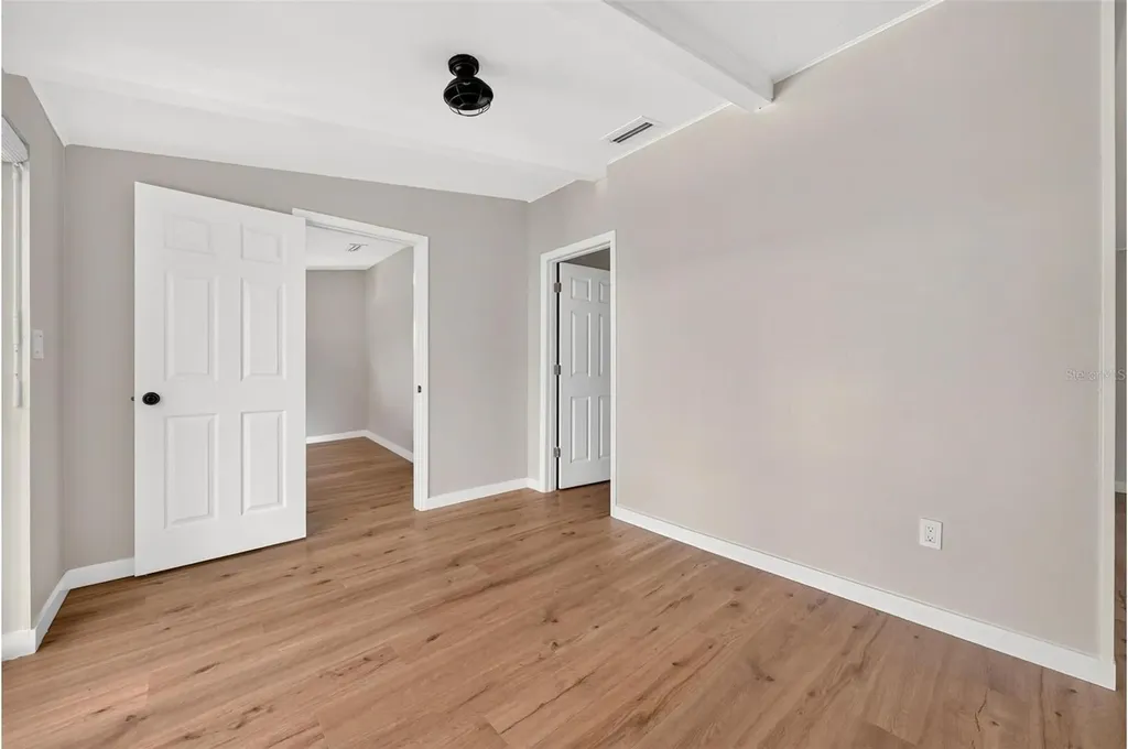 1099 Grove Avenue Mount Dora FL 32757