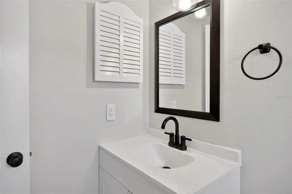 1099 Grove Avenue Mount Dora FL 32757