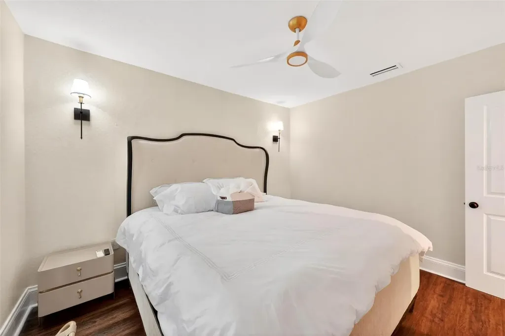 1099 Grove Avenue Mount Dora FL 32757