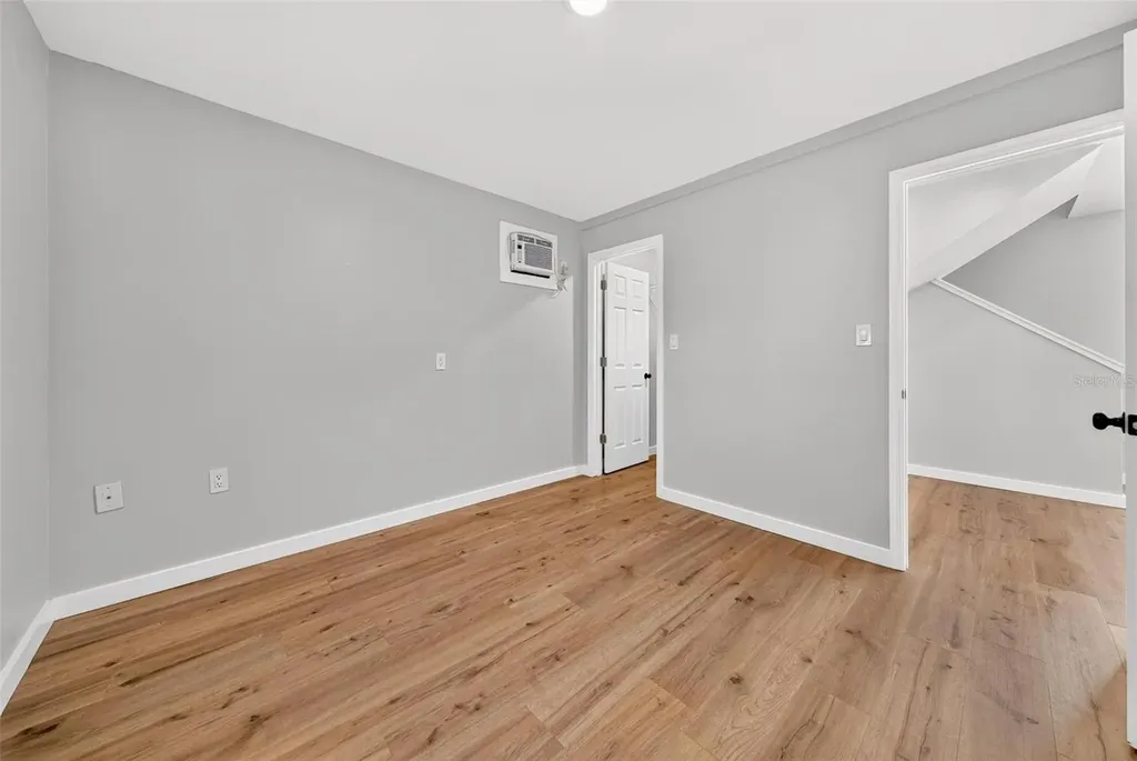 1099 Grove Avenue Mount Dora FL 32757
