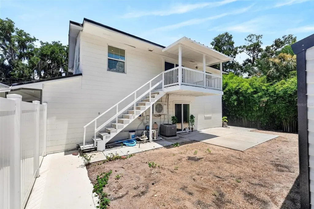 1099 Grove Avenue Mount Dora FL 32757