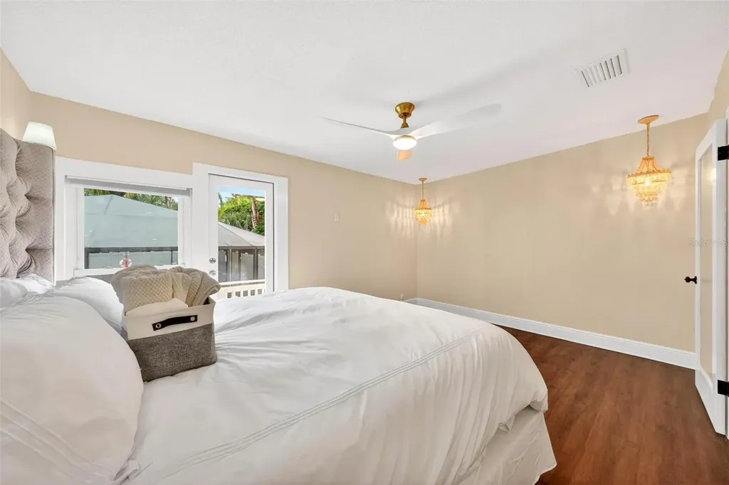 1099 Grove Avenue Mount Dora FL 32757