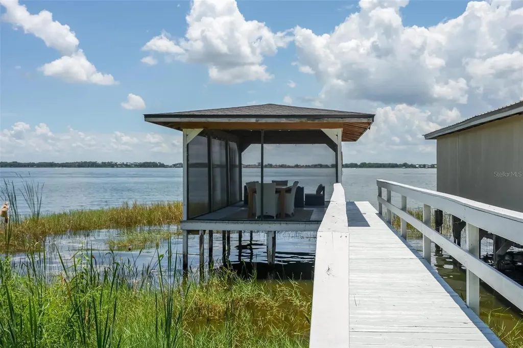 1099 Grove Avenue Mount Dora FL 32757