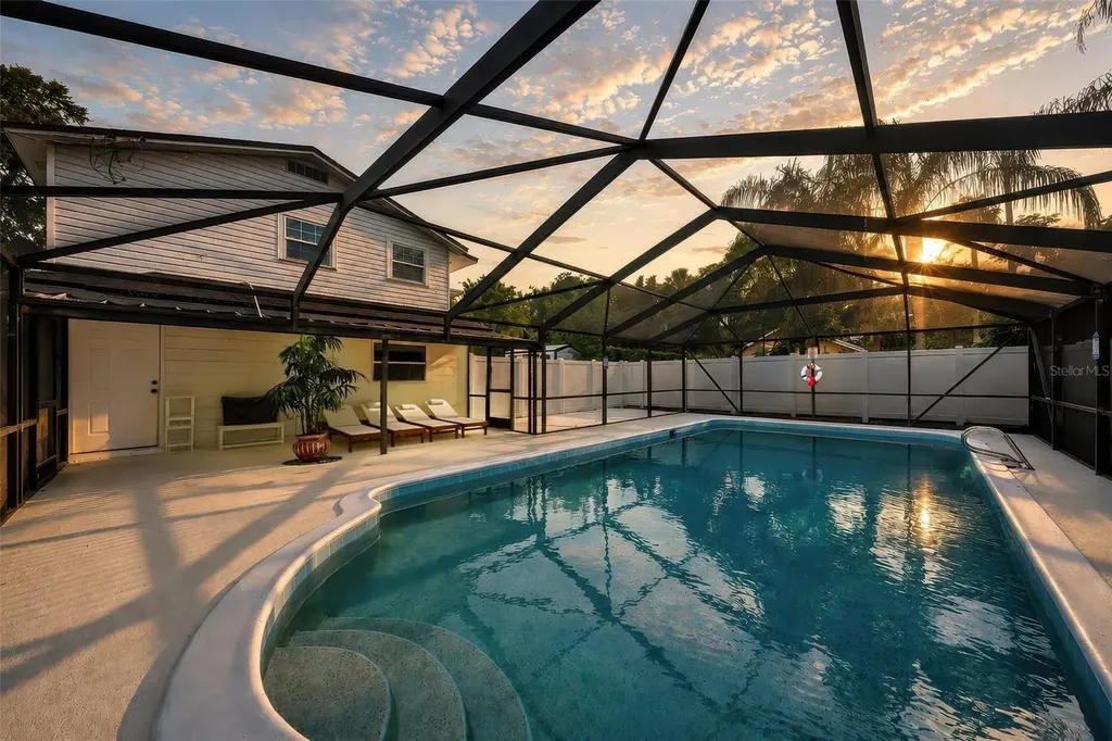 1099 Grove Avenue Mount Dora FL 32757