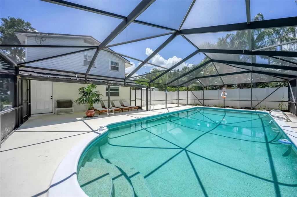 1099 Grove Avenue Mount Dora FL 32757