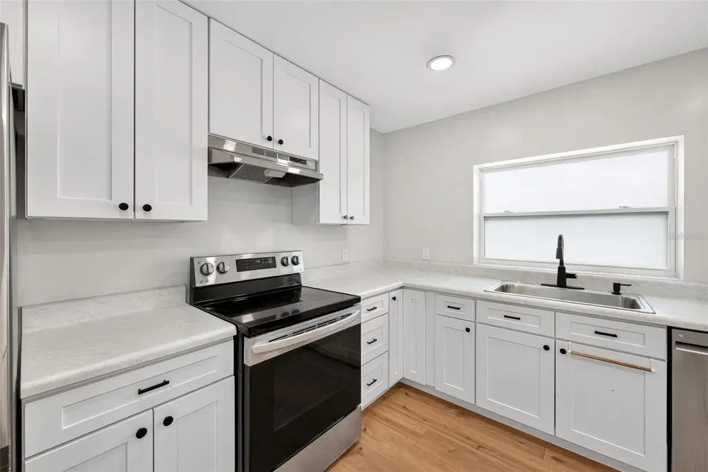 1099 Grove Avenue Mount Dora FL 32757