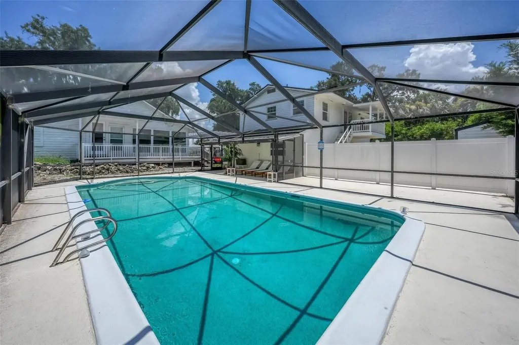 1099 Grove Avenue Mount Dora FL 32757