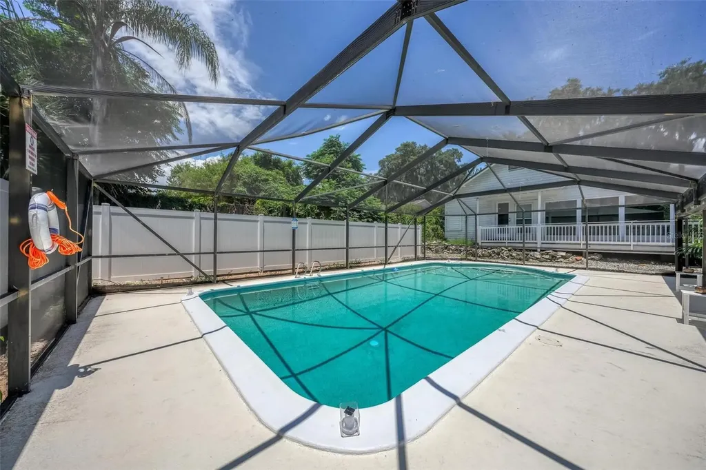 1099 Grove Avenue Mount Dora FL 32757