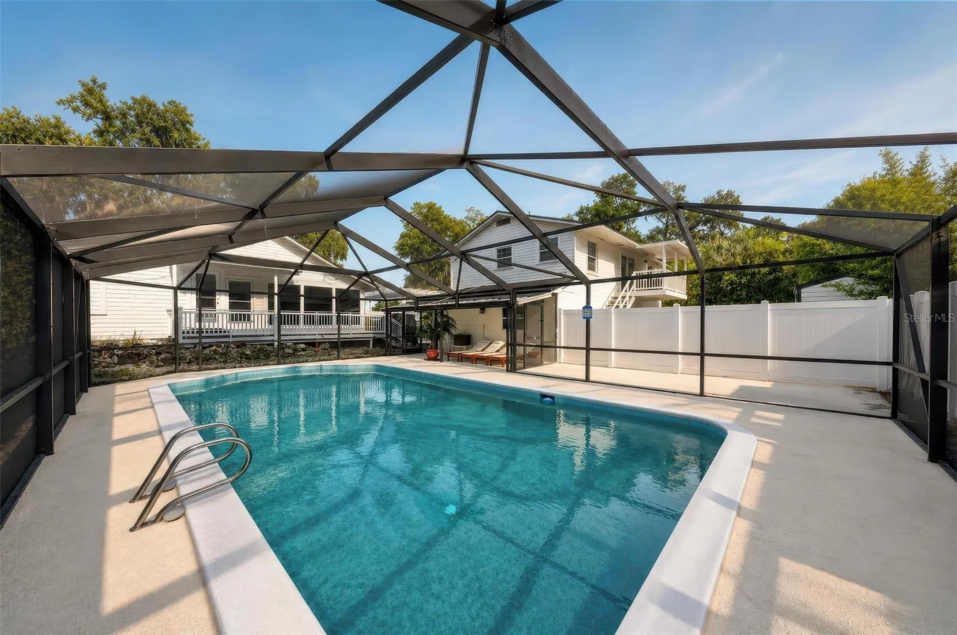 1099 Grove Avenue Mount Dora FL 32757