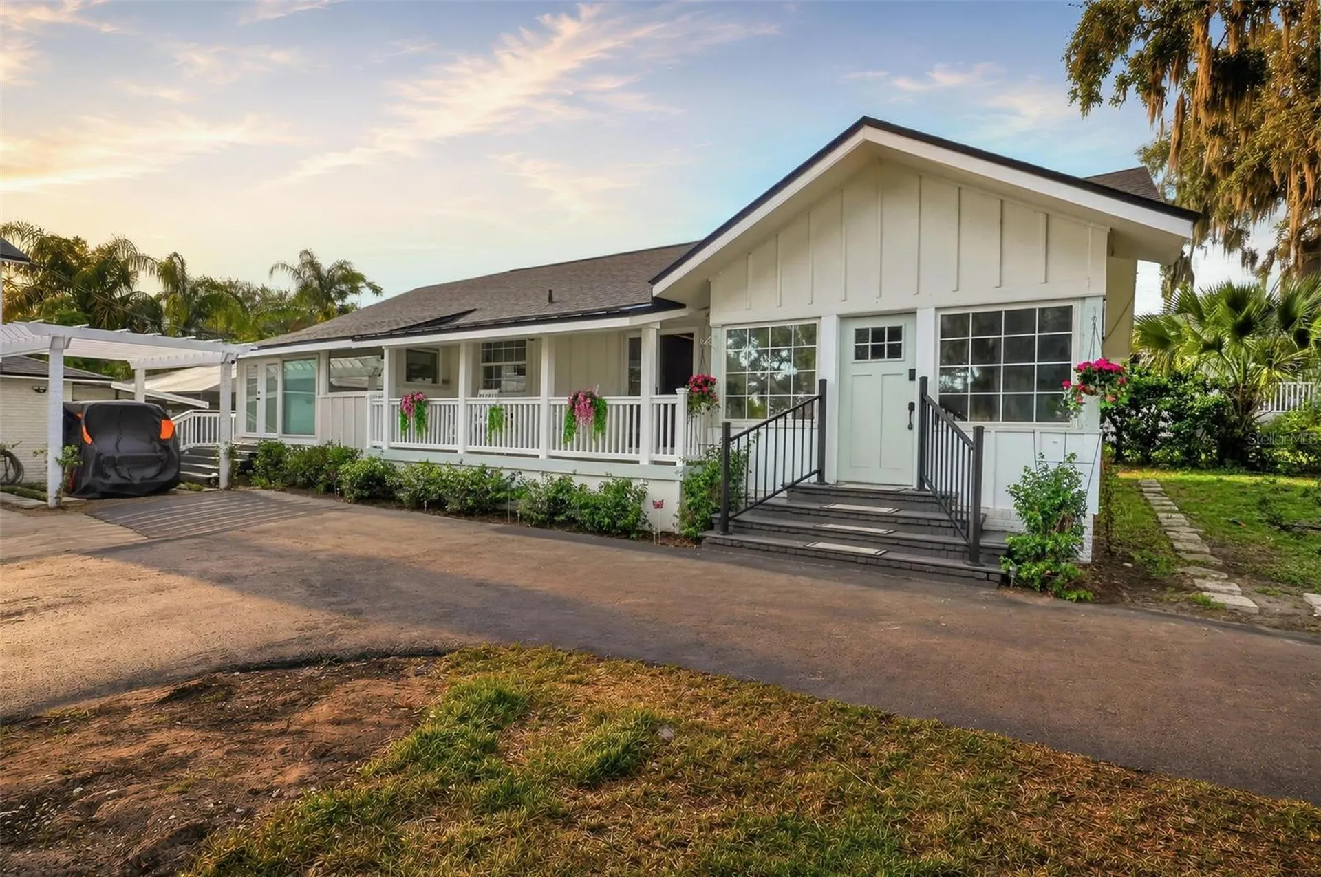 1099 Grove Avenue Mount Dora FL 32757