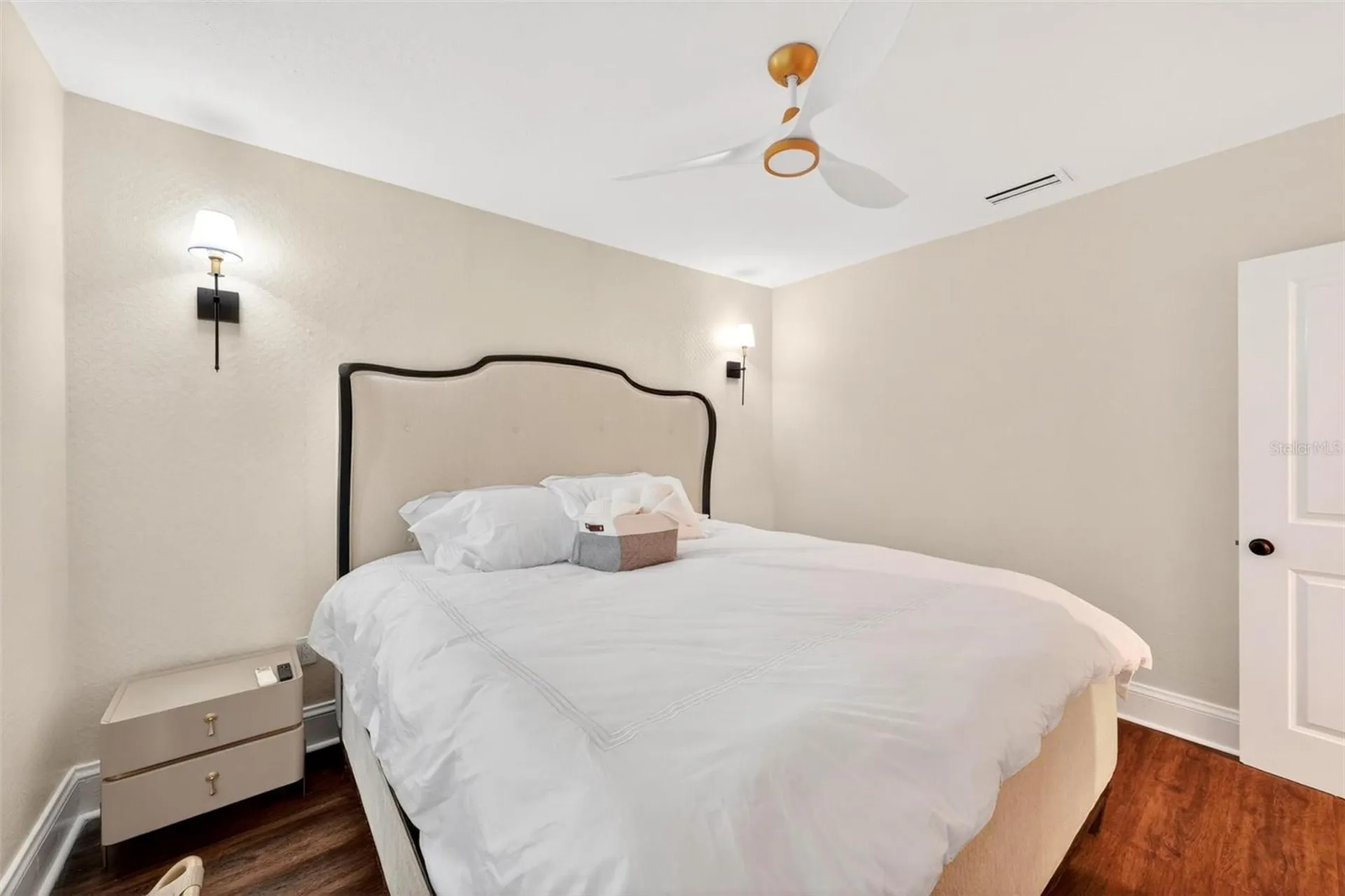 1099 Grove Avenue Mount Dora FL 32757
