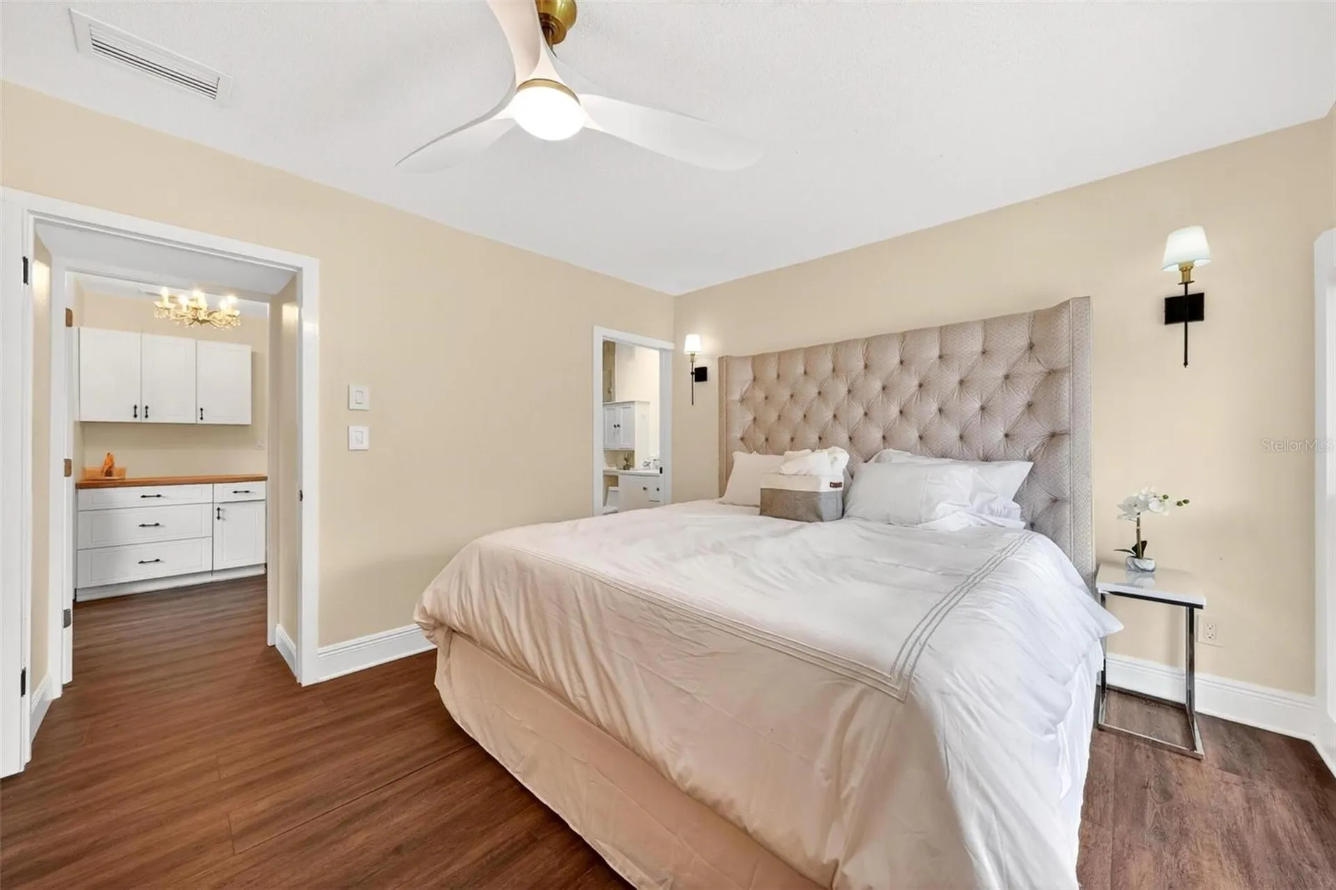 1099 Grove Avenue Mount Dora FL 32757