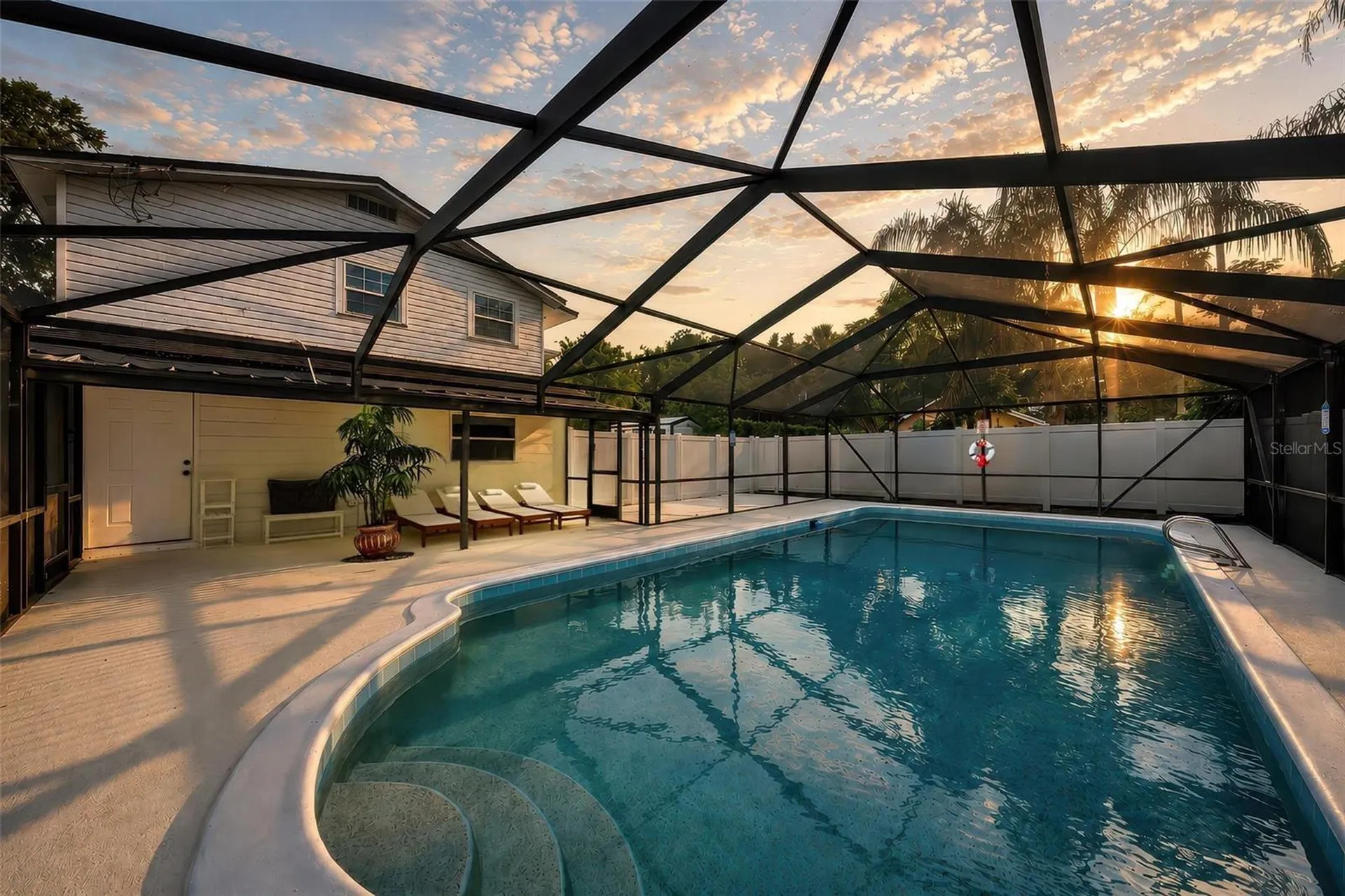1099 Grove Avenue Mount Dora FL 32757