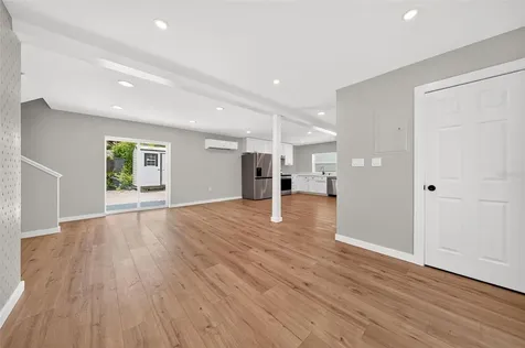 1099 Grove Avenue Mount Dora FL 32757
